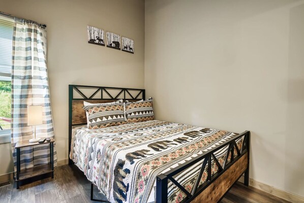 Studio | 2 bedrooms, desk