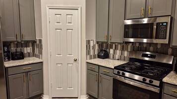 Rumah | 2 kamar tidur dan meja kerja