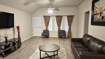 2 bedrooms, desk