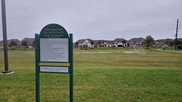 Rumah | 2 kamar tidur dan meja kerja