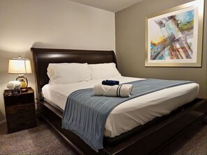 House | 2 bedrooms, desk