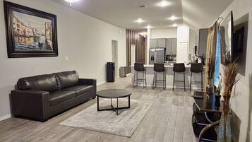 Rumah | 2 kamar tidur dan meja kerja