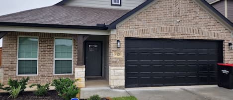 Casa | 2 quartos, escrivaninha