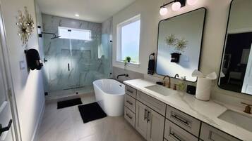 House, Smoking | 3 bedrooms, desk