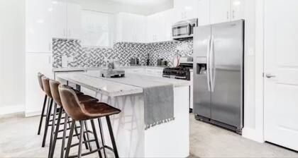 Stylish 3BR Townhome Near Downtown The Heights