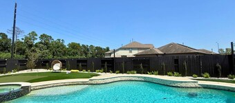 Luxury Getaway w Pool Sauna Gym Lagoon
