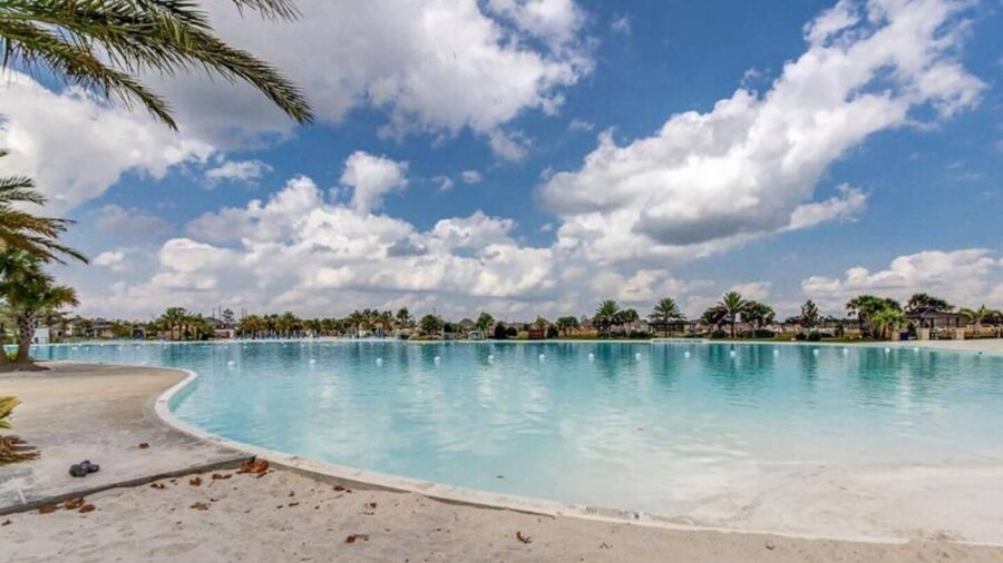 Luxury Getaway w Pool Sauna Gym Lagoon