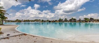 Luxury Getaway w Pool Sauna Gym Lagoon