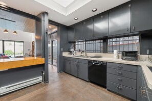 House | 3 bedrooms - Montrose Retreat w Pool Minutes From Everything (Houston)