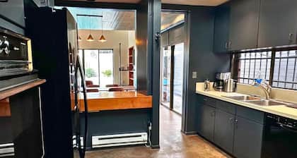 Poolside Comfort in Montrose