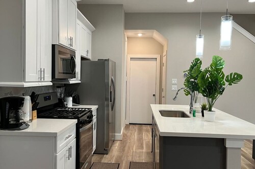 Modern 3BR in Gated Community Near Downtown