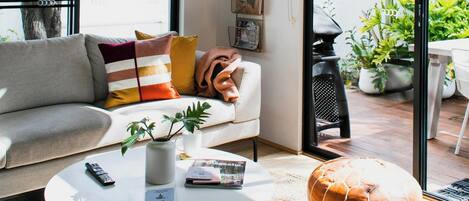 Deluxe Double Room, Courtyard View | Premium bedding, minibar, in-room safe, desk