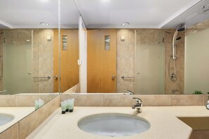 Apartment, Courtyard View | Bathroom - Royal Park Resort Apartment 58 (Eilat)