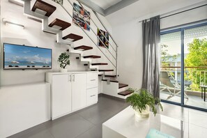Apartamento, vistas al patio | Zona de estar