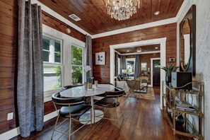 Dining - Steps from SOCO: The Little Jenny (Austin)