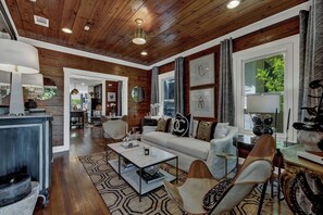 Interior - Steps from SOCO: The Little Jenny (Austin)