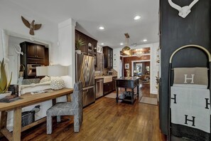 Interior - Steps from SOCO: The Little Jenny (Austin)