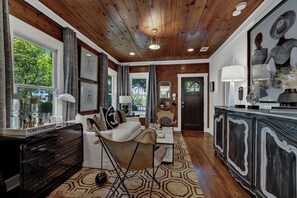 Interior - Steps from SOCO: The Little Jenny (Austin)