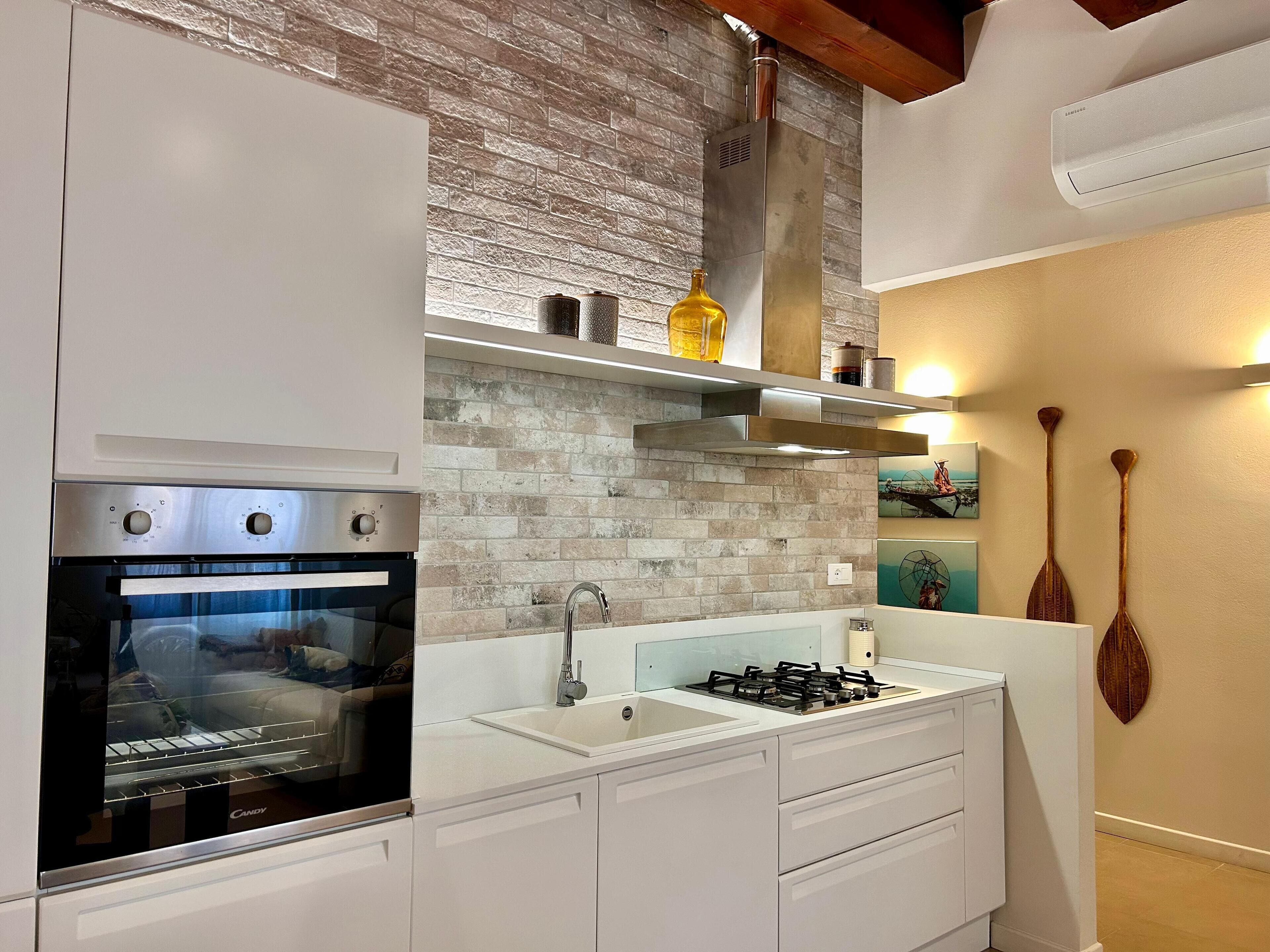 Fridge, oven, stovetop, dishwasher