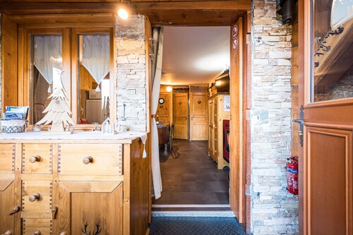 Appartement 'Bas De Lout'Chi Valfréjus' avec vue sur la montagne, terrasse privée et Wi-Fi