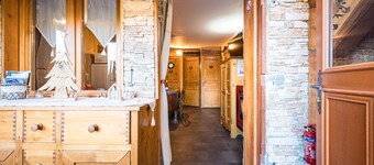 Apartamento 'Bas De Lout'Chi Valfréjus' con vistas a la montaña, terraza privada y Wi-Fi