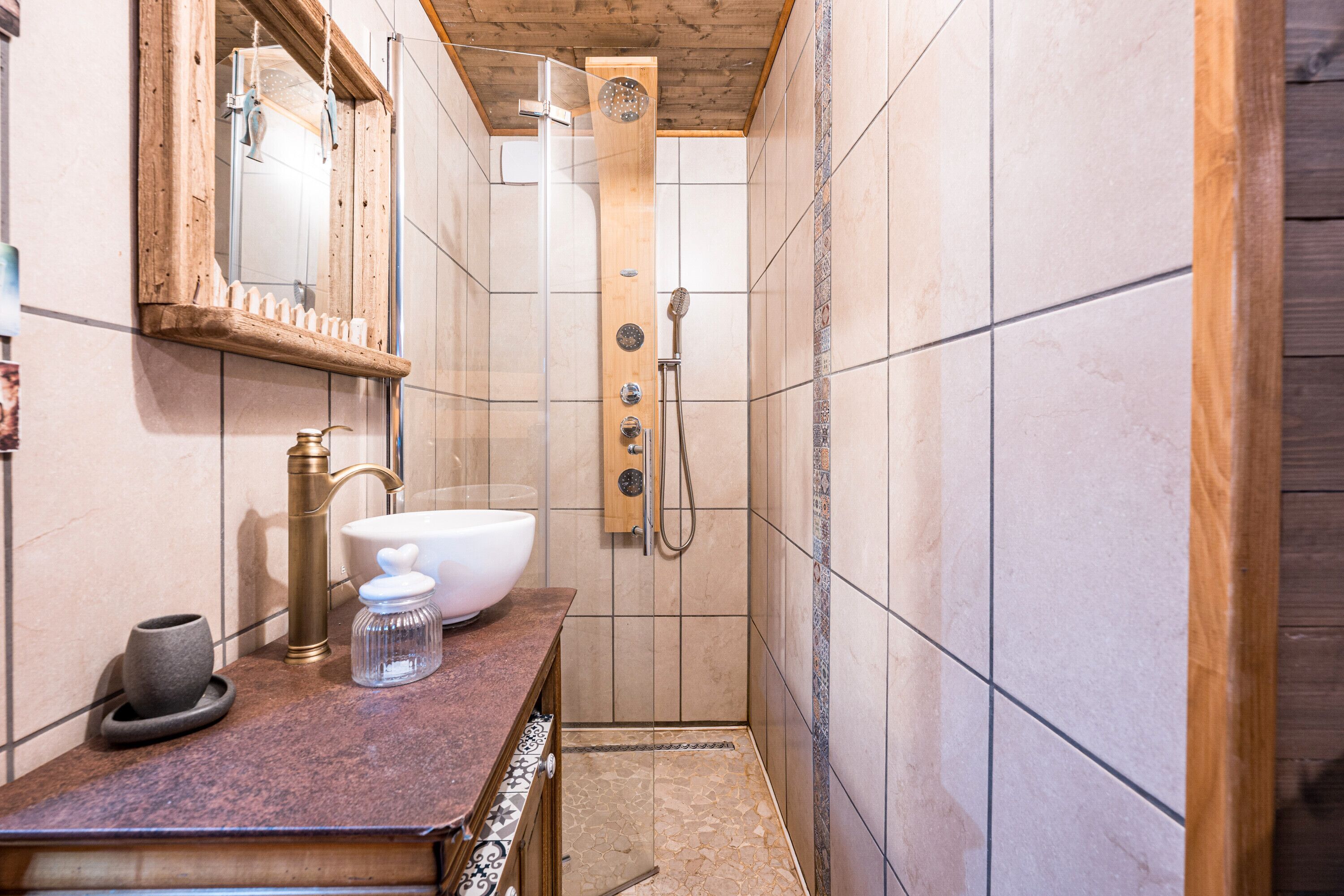 Doccia, asciugacapelli, asciugamani