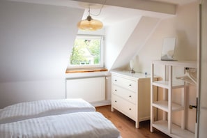 1 bedroom, internet, bed sheets