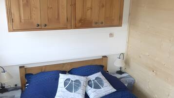 3 slaapkamers, een strijkplank/strijkijzer, wifi, beddengoed