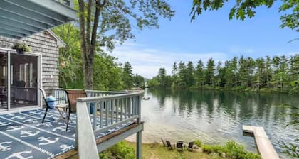 Merrymeeting Lake Private Beach, Gazebo & Hot Tub