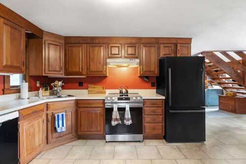 Merrymeeting Lake Private Beach, Gazebo & Hot Tub