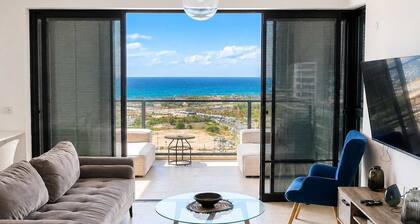 Elegant Tower Apt | Sea View & Parking | Mamad