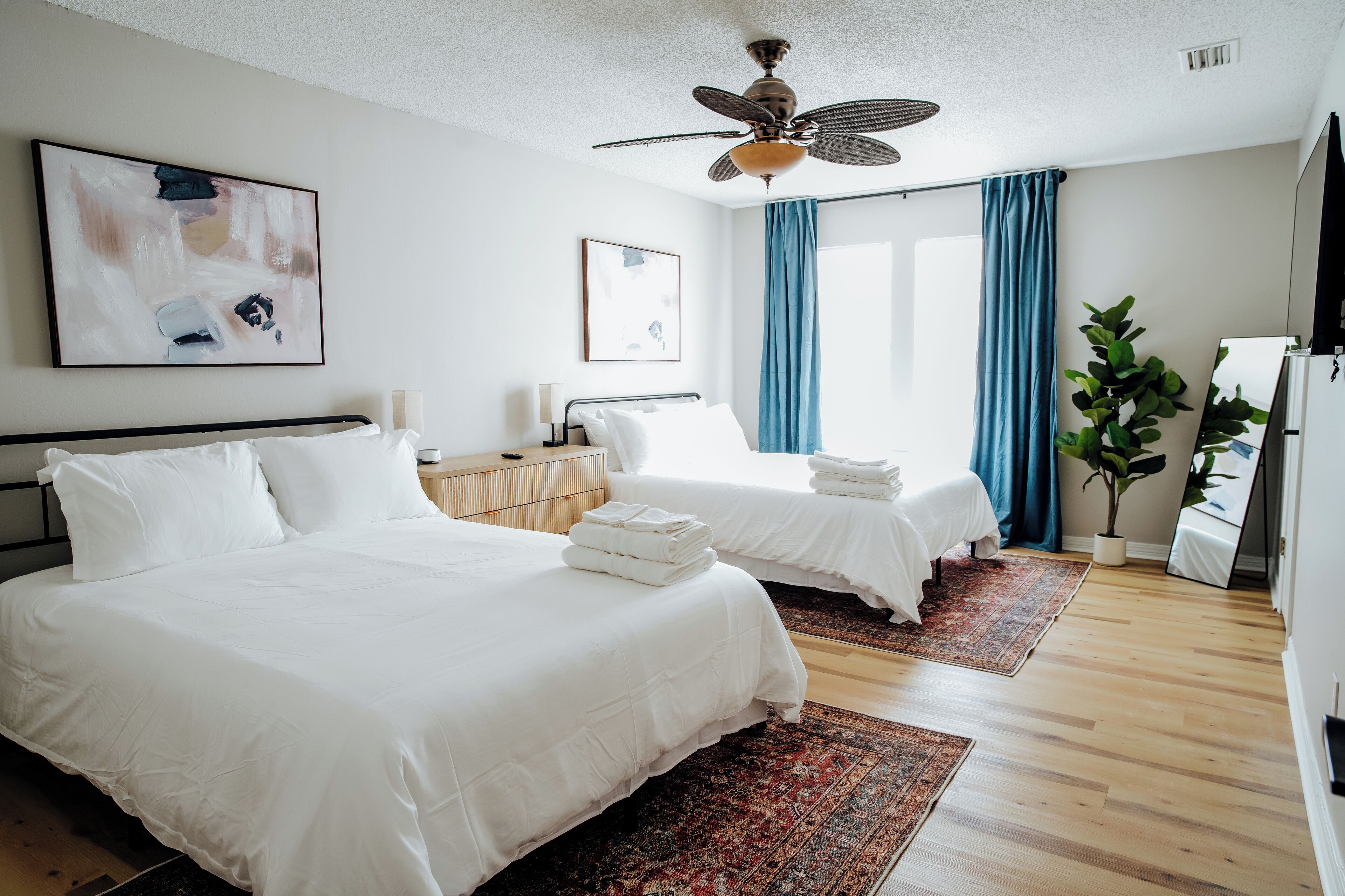 2 habitaciones, tabla de planchar con plancha y wifi gratis 