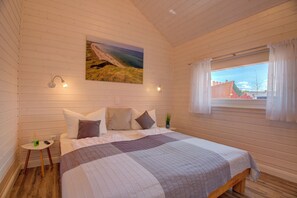 3 bedrooms, iron/ironing board, travel crib, free WiFi