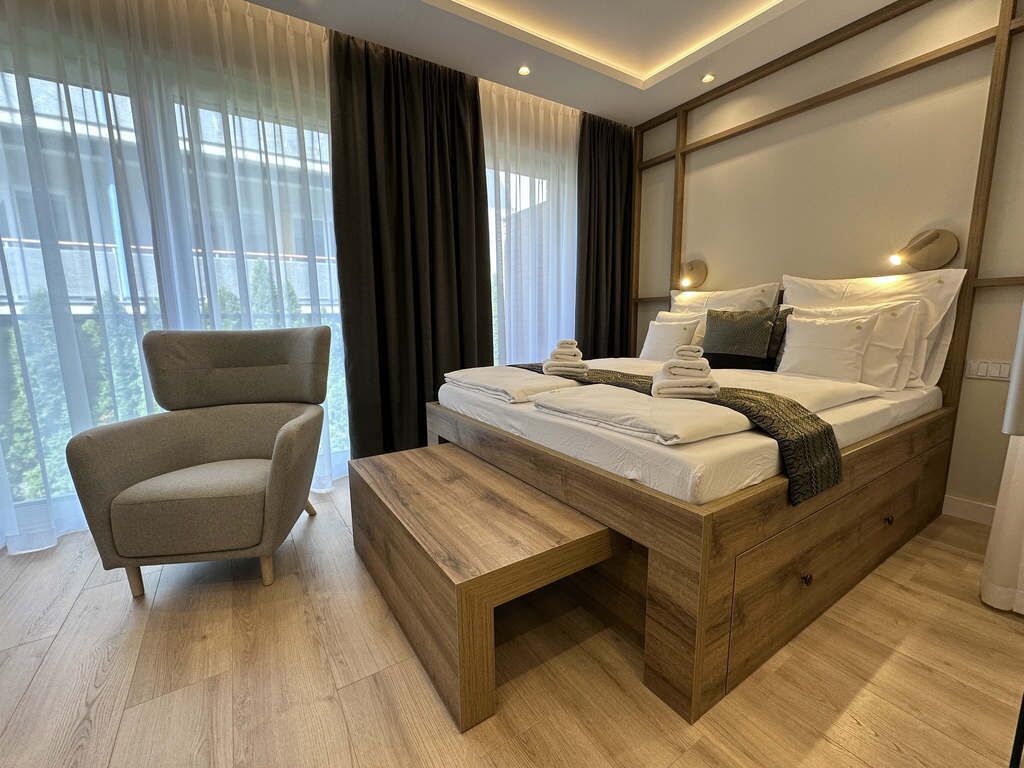 1 bedroom, in-room safe, iron/ironing board, free WiFi