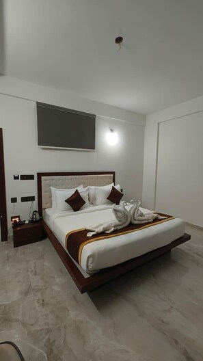 Deluxe Double Room, Mountain View | Free WiFi