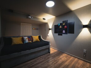 Interior - Endless Summer, Pool/Theatre/Boat Parking/Walk to London Bridge! (Lake Havasu City)