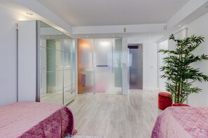 4 makuuhuonetta, silitysrauta/-lauta, Wi-Fi, vuodevaatteet