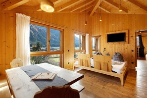 2 bedrooms, WiFi, bed sheets, wheelchair access - Chalet 'Groudo Michl 5' with Mountain View, Shared Terrace and Wi-Fi (Gsies)