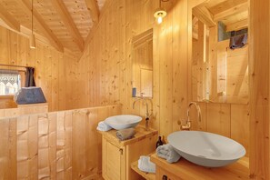 Dusj og hårføner