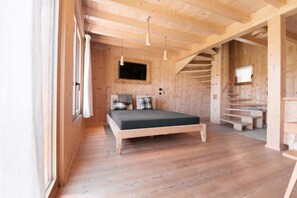 2 bedrooms, WiFi, bed sheets, wheelchair access