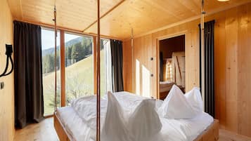 2 bedrooms, WiFi, bed sheets, wheelchair access