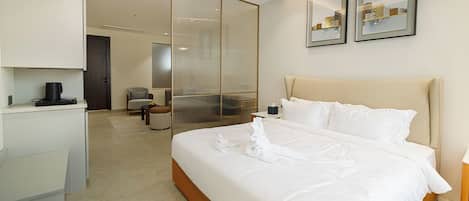 Desk, laptop workspace, iron/ironing board, free WiFi