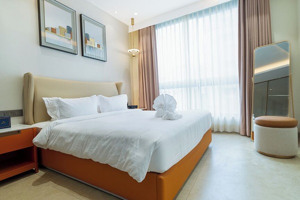 Presidential Room | Desk, laptop workspace, iron/ironing board, free WiFi