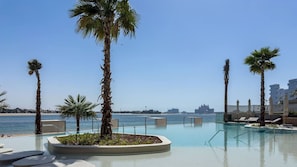 Outdoor pool - Ellington Beach House - Palm Jumeirah (Dubai)