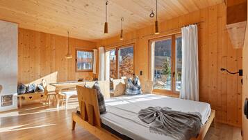 2 bedrooms, WiFi, bed sheets, wheelchair access