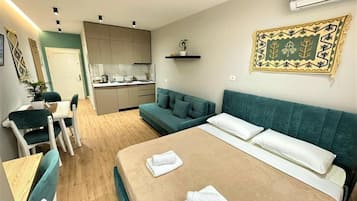 Comfort Apartment | Laptop workspace, iron/ironing board, free WiFi
