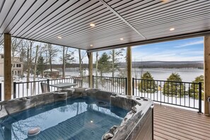 Bain à remous extérieur