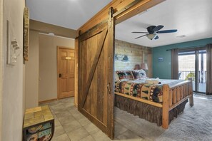 4 habitaciones, escritorio, tabla de planchar con plancha y wifi gratis 