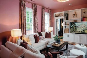 Téléviseur, foyer, bureau