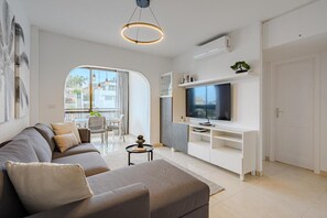 TV - Vacation Apartment 'Verodal 2 Bedroom' with Wi-Fi and Air Conditioning (Los Cristianos)